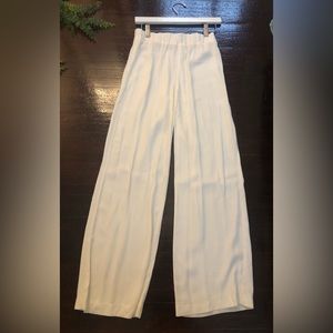 French Connection white wide leg pants. Smooth hand, perfect condition.